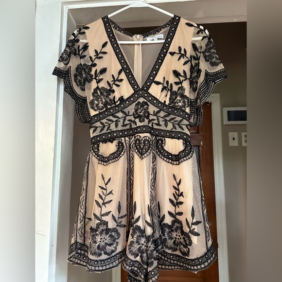 Honey Belle Floral Printed Lace Romper (Size small) - Picture 4 of 4